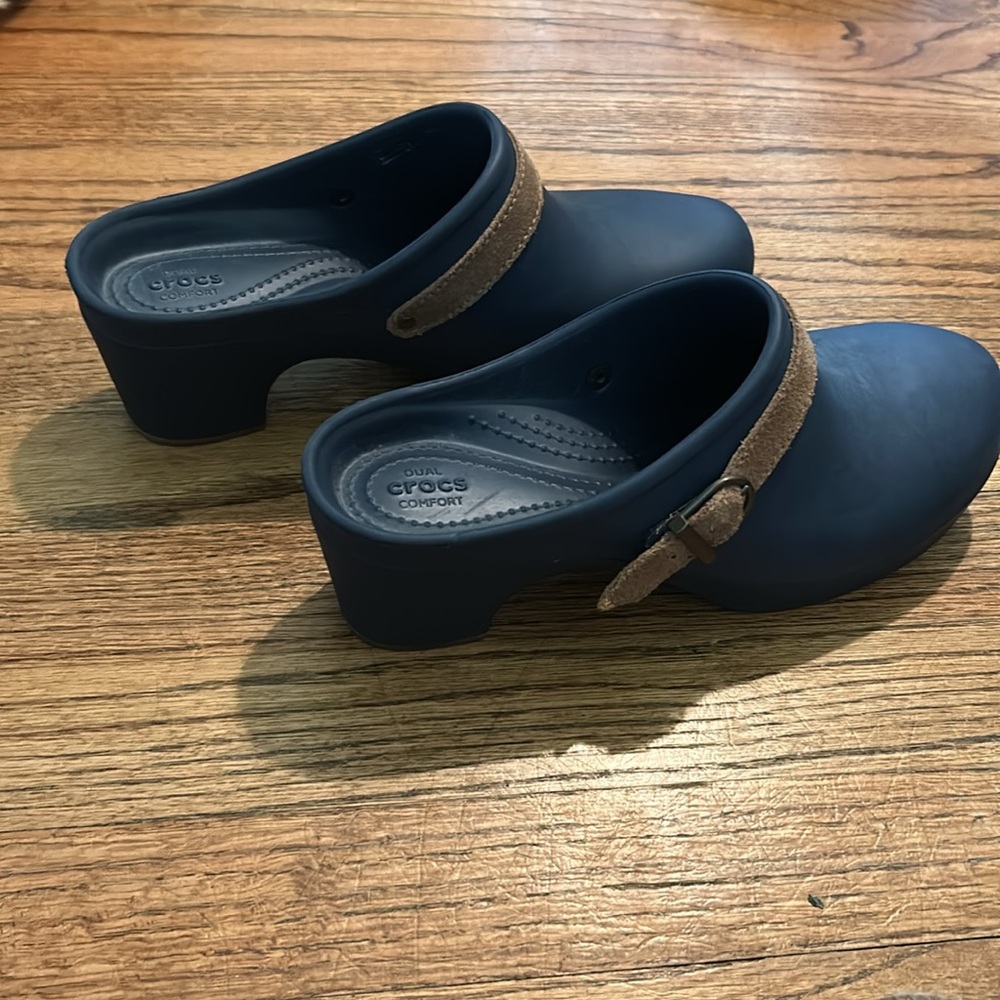 Crocs | Sarah Navy Mules Clogs W Brown Suede Strap Comfort-size 9 - Picture 3 of 6